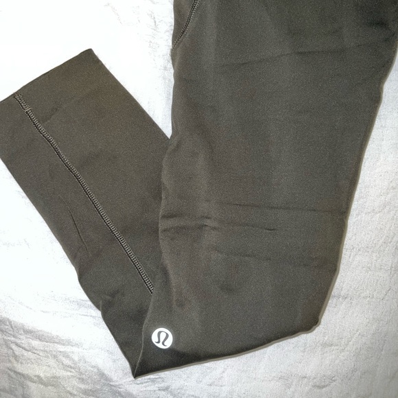 NEVER WORN FAST & FREE LULULEMON LEGGINGS - Picture 5 of 5